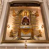 Una piccola statua ottocentesca nascosta per tutto l�anno dietro una tela, ma che nel giorno della Candelora rivela tutto il suo splendore con una sentita e �tecnologica� celebrazione. � questa la particolare storia del �Bambino Ges� di Praga�, posto in una nicchia all�interno della chiesa di San Giuseppe, a Bari Vecchia